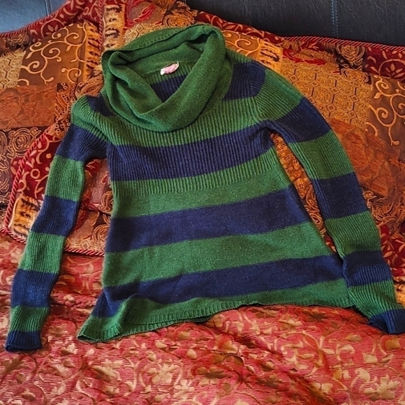 Derek Heart Sweaters - DEREK Hearts Green/Blue Cowl Neck Sweater sz.Medium Pre-worn